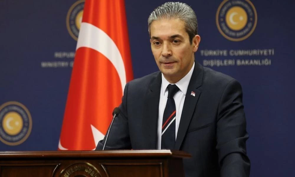 Απάντηση Άγκυρας στον Μακρόν: Η Τουρκία δεν μπορεί να απειληθεί μέσω κυρώσεων